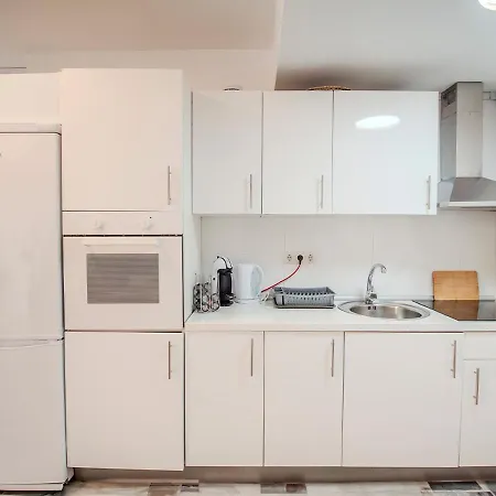 Spacious & Terrace Sleeps 7 Valence
