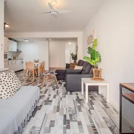 Appartement Spacious & Terrace Sleeps 7 *