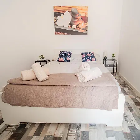 Spacious & Terrace Sleeps 7