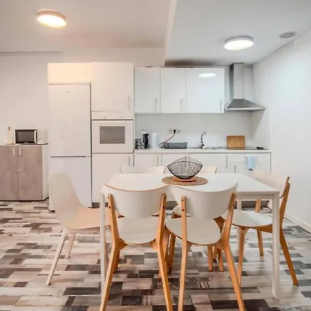 Spacious & Terrace Sleeps 7 Valence