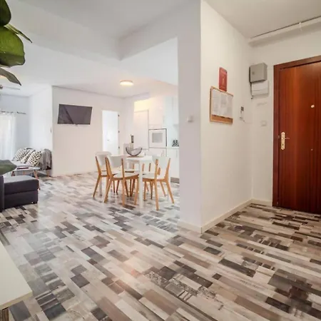 Spacious & Terrace Sleeps 7