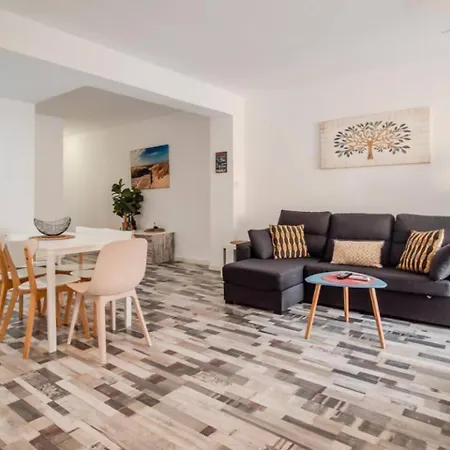 Spacious & Terrace Sleeps 7 Lejlighed *