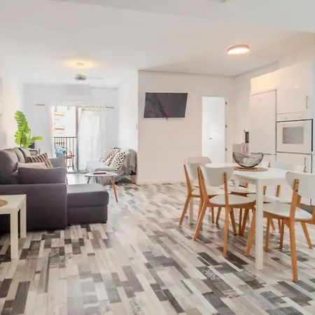 Spacious & Terrace Sleeps 7 * Valencia